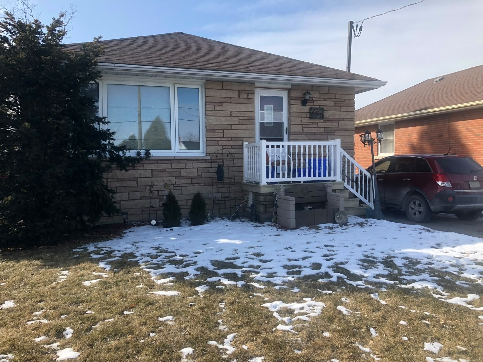 Stone bungalow in Niagara Falls